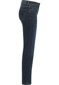 Jean skinny en denim bleu foncé, avec une taille haute, une seule poche arrière au design zigzag et une texture lisse.