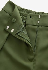Unausgewählt, khaki green