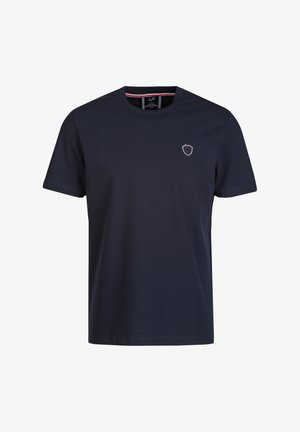 Marineblauw katoenen T-shirt met een ronde hals, korte mouwen en een klein schildembleem op de linkerborst. Glad aanvoelende stof.