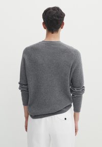 Massimo Dutti Strickpullover - grey