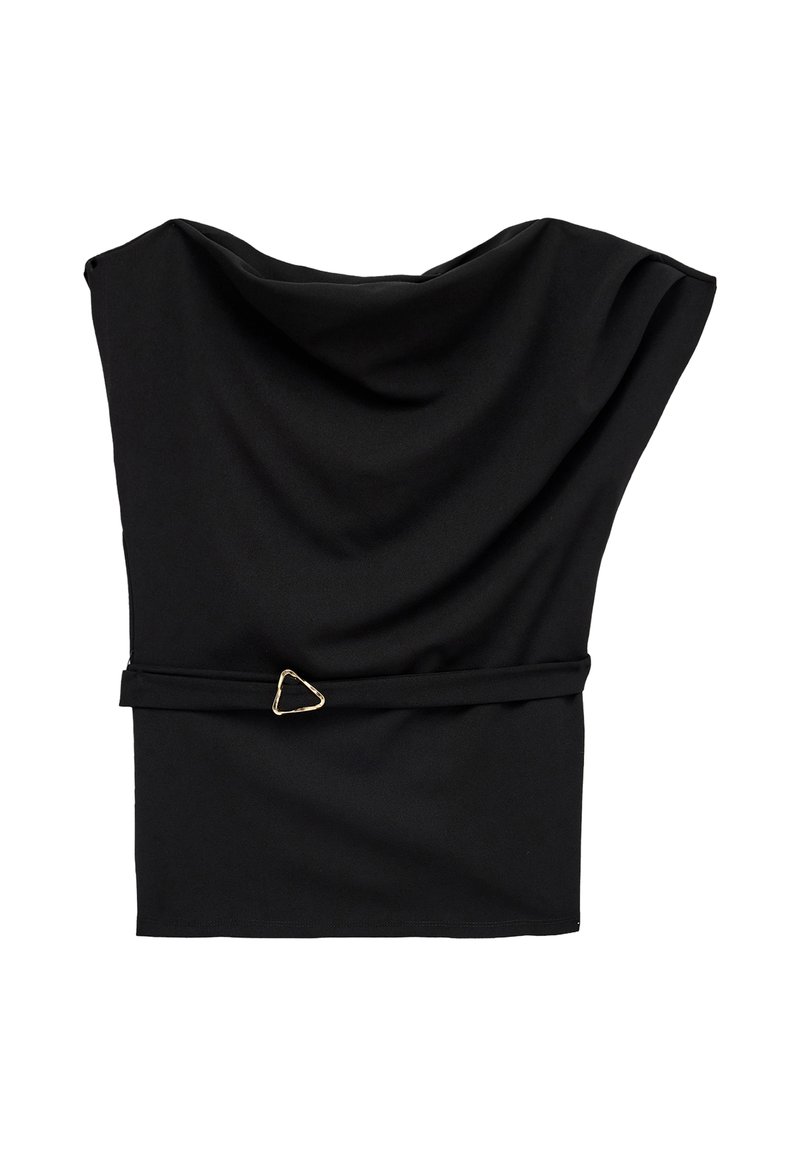 Czarny top z materiału o gładkiej teksturze, z trójkątnym złotym akcentem w talii. Prosty, elegancki design z szerokim dekoltem.