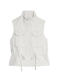 Débardeur blanc sans manches en coton, doté d'un col montant, de deux poches avant et d'une taille à cordon pour un ajustement réglable. Texture lisse.