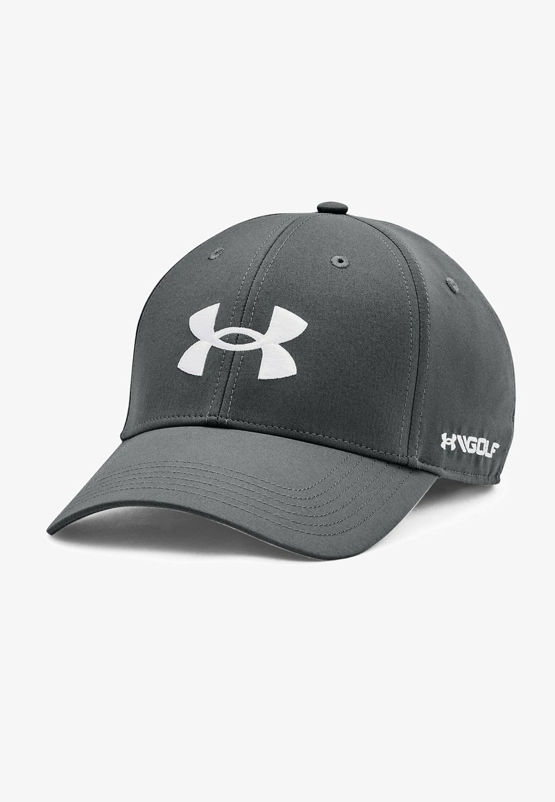Szara czapka z miękkiego materiału z wygiętym daszkiem, z dużym białym logo Under Armour z przodu i małym tekstem po boku.