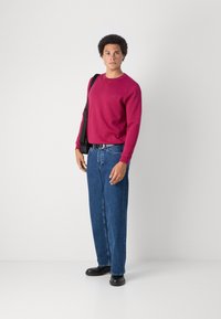 BOSS Sweatshirt - open red