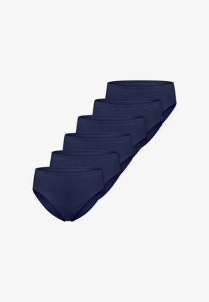 Zes marineblauwe katoenen slips, diagonaal gerangschikt op een witte achtergrond.