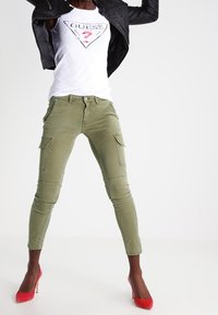 Pepe Jeans Tygbyxor - olive