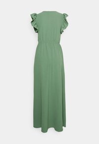 Robe verte longueur cheville avec taille élastique et manches courtes à volants, vue de dos sur fond blanc.