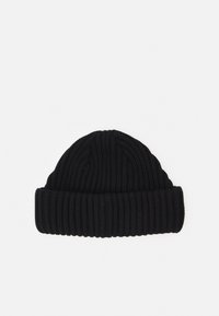 Czarna dzianinowa czapka beanie z prążkowaną teksturą, złożoną mankietą i zaokrąglonym wierzchem. Wykonana z elastycznego materiału, zapewniającego dopasowanie i ciepło.