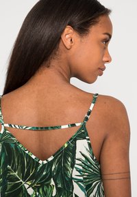 ONLY ONLNOVA PARIS SINGLET  - Top - light green