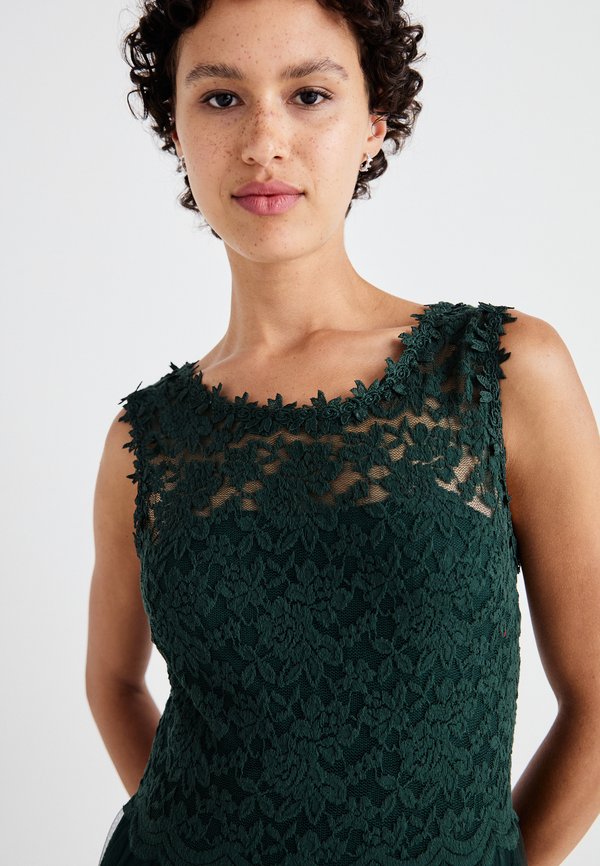 VILYNNEA  - Ballkleid