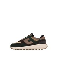 Sneaker mit einem Obermaterial aus grüner Wildleder, braunen Mesh-Akzenten, beiger Sohle und schwarzen Details. Auffällige Schnürung und markantes Logo an der Seite.