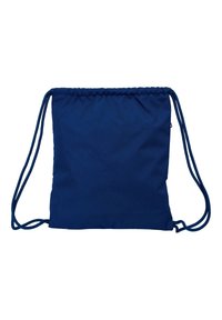 Granatowy plecak z gumką, z prostym wzorem z tkaniny i sznurkami na ramionach, pokazany na płasko na białym tle.