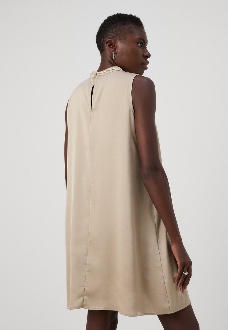 Robe Beige Pailletée Sans Manches Ma Ella - Taille M - Neuf Sans étiquettes