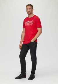 s.Oliver MIT FRONTPRINT - T-Shirt print - himbeere