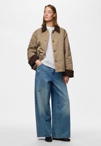 Pieces PCJORMA SHORT PADDED JACKET - Veste mi-saison - greige/hot fudge