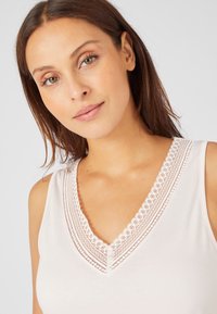 Damart AU COL V CLIMATYL - Camiseta interior - rose
