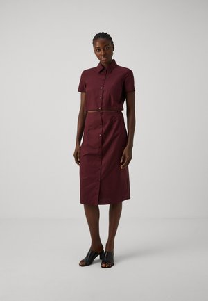 Patrizia Pepe ABITO DRESS - Rochie tip cămașă - dark plum