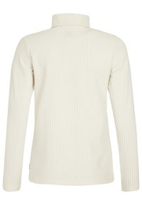 Top de cuello alto con costillas de color crema y manga larga, mostrado por detrás con un cuello alto y dobladillo recto.