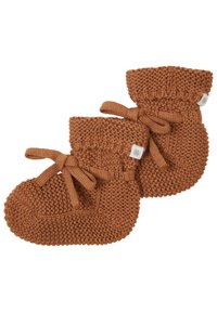 Gebreide babyschoentjes in een warme, roestkleur met een zachte textuur. Heeft een geribbelde rand en gestrikte strikken aan de zijkanten.