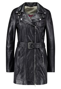 Svart läderjacka med midjebälte, asymmetrisk dragkedja, långa ärmar och flera dragkedjefickor; slät yta, stilren design.