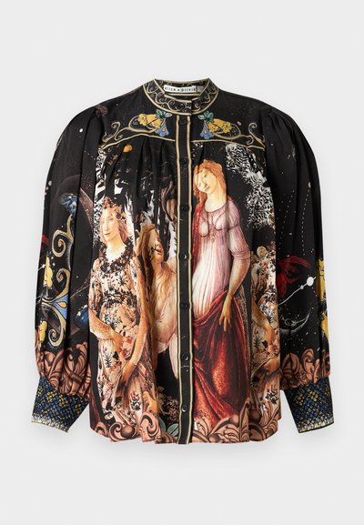 Blouse noire boutonnée avec manches bouffantes, présentant des femmes peintes de style Renaissance, des motifs floraux et décoratifs ornés, ainsi qu'un col et des poignets à motifs.