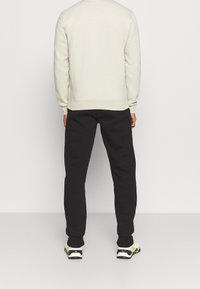 Champion Teplákové kalhoty - black