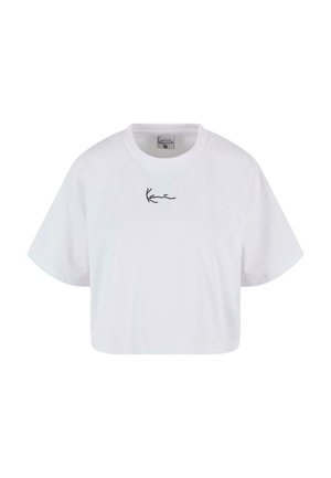 Balta trumpa marškinėliai iš minkštos medvilnės, su laisvais trumpais rankovėmis ir juodu siuvinėtu logotipu ant krūtinės. Lygi tekstūra.