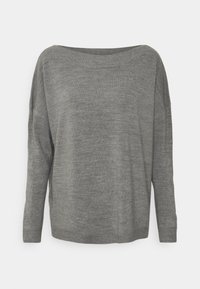 Grauer Strickpullover mit weitem Ausschnitt, langen Ärmeln und lockerer Passform. Mit gerippten Bündchen und Saum sowie glatter Textur.