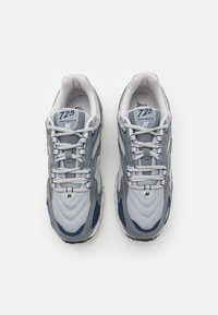 New Balance 725 UNISEX - Sneaker low - titanium