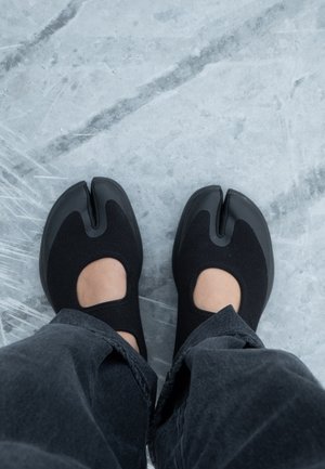 Tabi Footwear, TABI SANDALS + SPLIT TOE SOCKS UNISEX - Маратонки - black