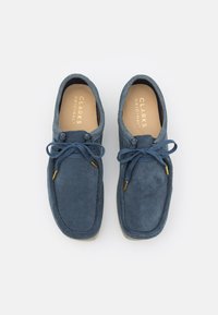 Clarks Originals WALLABEE - Sapatos de atacadores - blue