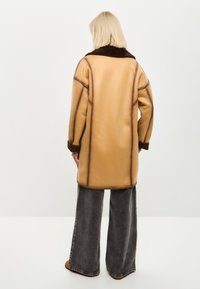 Cesare Gaspari Vinterfrakke - camel