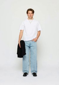 EIGHTYFIVE RELAXED FIT UNISEX - Baggy fit teksad - baby blue