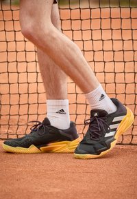 Unselected, aurora black/zero metallic/spark