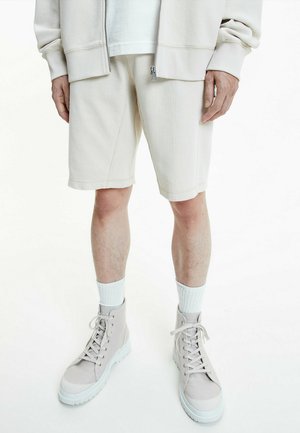 WAFFLE - Shorts - eggshell