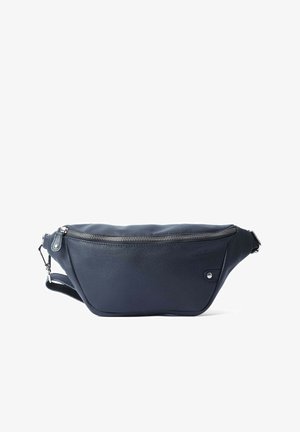 Marsupio in pelle blu navy con una texture liscia, silhouette curva, tasca frontale con cerniera e tracolla regolabile. Presenti dettagli in metallo argentato.
