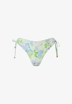 Bas de bikini vert clair avec motif floral bleu et blanc et liens latéraux ornés de perles dorées.