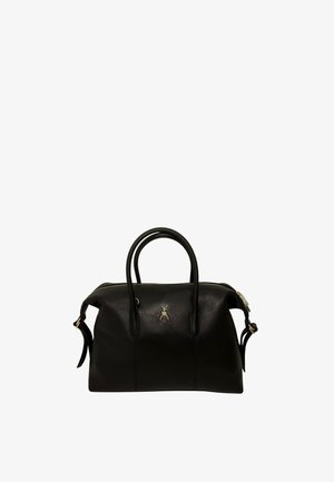 Bolso de mano de cuero negro con doble asa superior, cierre de cremallera y un pequeño emblema decorativo de abeja en la parte frontal. Textura lisa y forma estructurada.