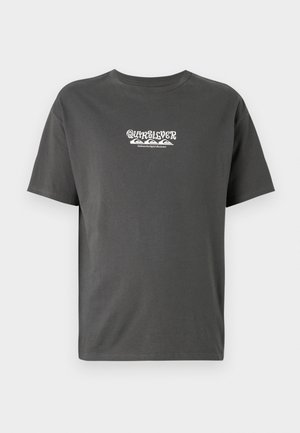 Ciemnoszary t-shirt z krótkim rękawem z białym logo "Quiksilver" i napisem "Embrace the digital disconnect" na środku klatki piersiowej.