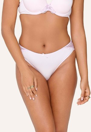 Slip bikini rosa chiaro con pizzo e un fiocco sul davanti. Tessuto morbido e forma classica del slip.