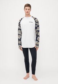 Burton MENS ROADIE BASE LAYER TECH - Alussärk - white