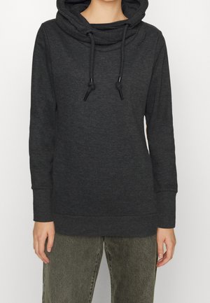 Dunkelgrauer Kapuzenpullover mit langen Ärmeln, einem Schlauchkragen und Kordelzügen, getragen mit lockeren olivgrünen Hosen.