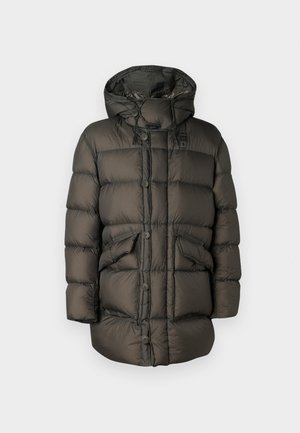 Mørkeolivgrøn pufferjakke med hætte, der har vandrette quiltede sektioner, front snapknapper og to sidelommer. Glat tekstur, mid-længde design.