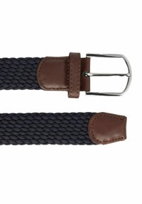 Marinblå flätad tygbälte med bruna läderdetaljer och en silvermetallspänne, som har en slät textur och en klassisk design.