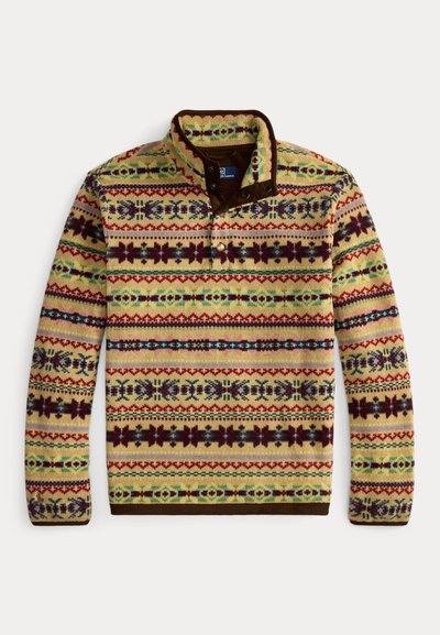 Πλεκτό πουλόβερ με κίτρινη βάση, διακοσμημένο με πολύχρωμα γεωμετρικά σχέδια, καφέ γιακά και κούμπωμα με κουμπιά. Υφασμένο ύφασμα με υφή.