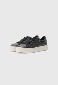 Sneaker neri con una parte superiore testurizzata, dettagli scintillanti e una suola platform bianca. Presentano lacci e una chiusura con zip sul lato.