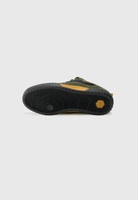 és QUATTRO UNISEX - Skate shoes - olive/black