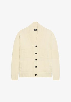 Cardigan lavorato a maglia color crema con bottoni neri, collo sciallato a coste, sottili lettere GCDS in rilievo e due tasche frontali.