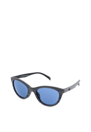 Occhiali da sole neri a forma di occhio di gatto con lenti sfumate blu e un delicato motivo a strisce orizzontali sulla montatura, mostrati su sfondo bianco.