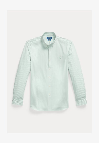 Chemise à manches longues rayée verticalement vert clair et blanc, boutonnée, avec col et petit logo brodé sur la poitrine gauche.